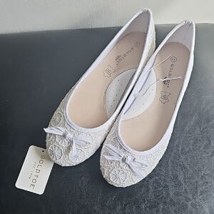 Gold Toe Women's White Ballet Flats
